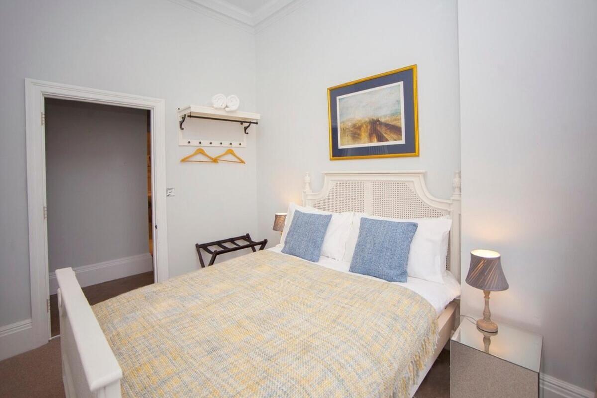 Stylish City Centre Apartment - Μπαθ Εξωτερικό φωτογραφία