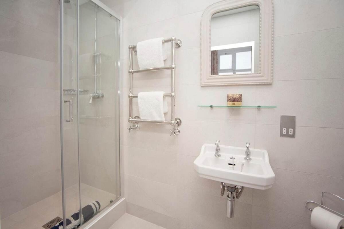 Stylish City Centre Apartment - Μπαθ Εξωτερικό φωτογραφία